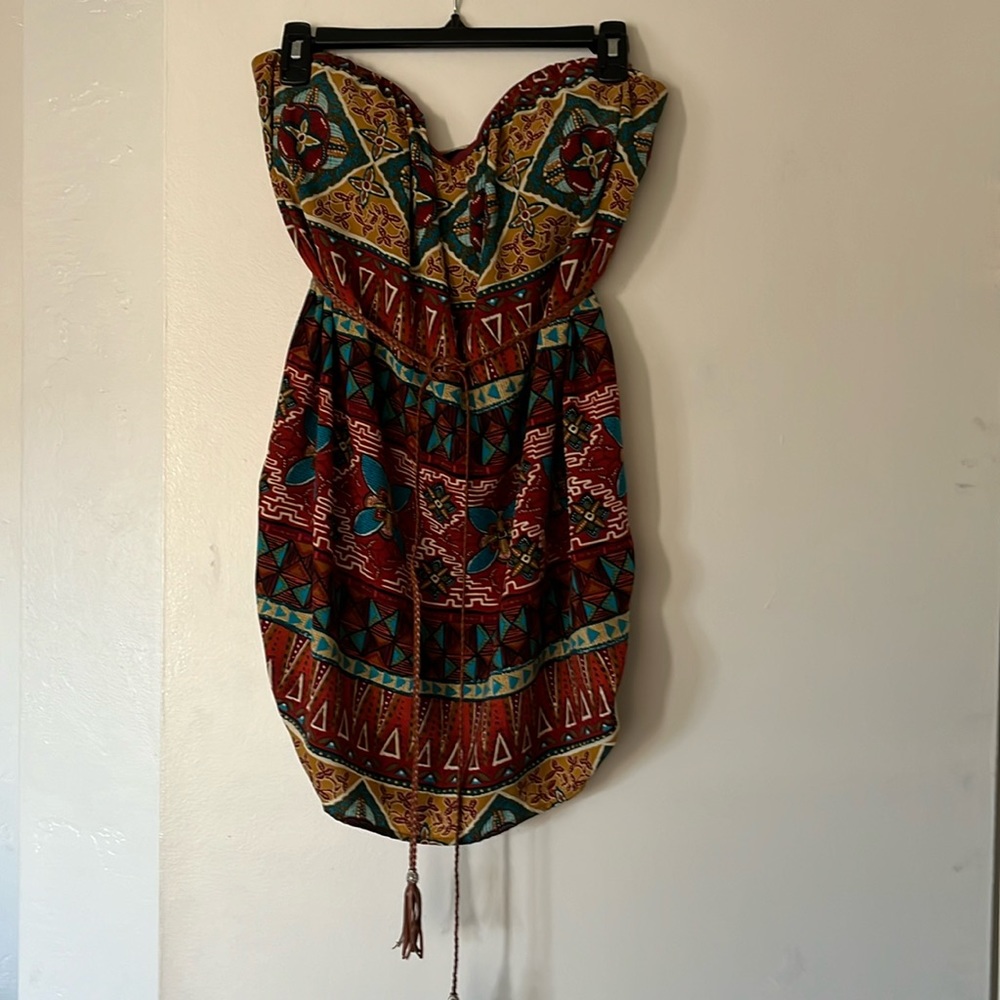 Woman’s Strapless Blouse